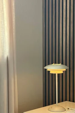 Aneta Lighting Bordslampa Epsilon recharge