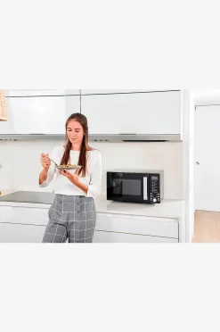 Black & Decker Mikrovågsugn med grill 23L. Effekt 900W