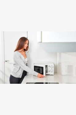 Black & Decker Mikrovågsugn 700W Grill Vit