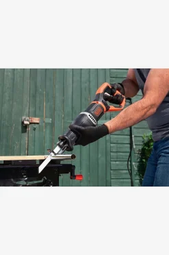 Black & Decker Tiger-/Svärdsåg 750W grenhållare&två sågblad