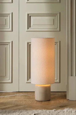 Globen Lighting Golvlampa Florian 30 Vit bouclé/beige