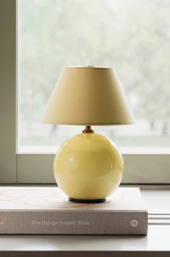 Globen Lighting Portabel Bordslampa Iris 16 Butter yellow