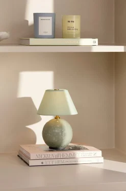 Globen Lighting Portabel Bordslampa Iris 16 Butter yellow