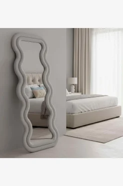 Hanah Home Cheval Mirror Mundo Oval