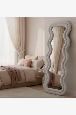 Hanah Home Cheval Mirror Mundo Oval